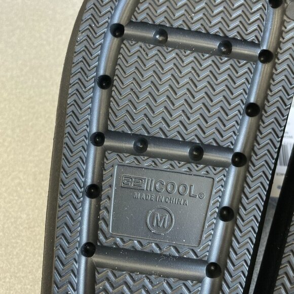 NEW 32 Degrees Cool  Women's 7.5-8.5 Black Cushion Slide Sandals - Picture 3 of 9